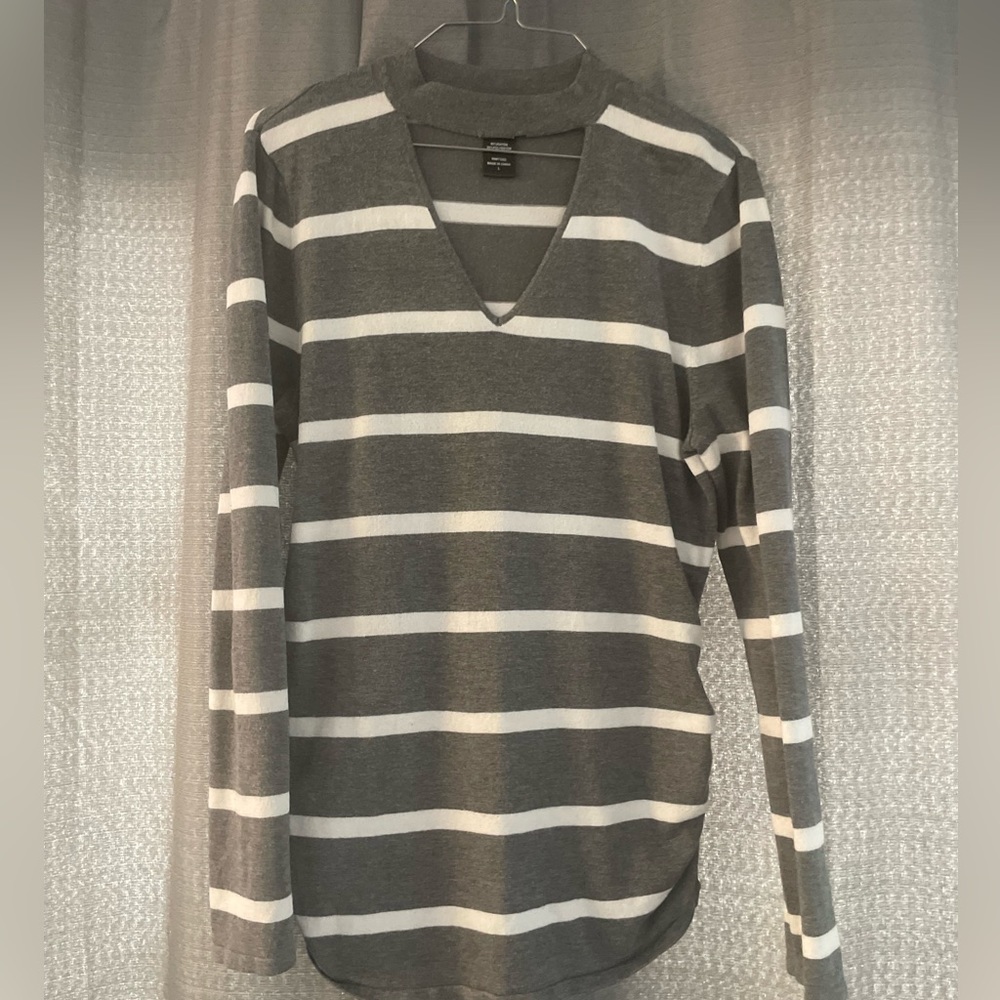 5/$20 Womens large long sleeve